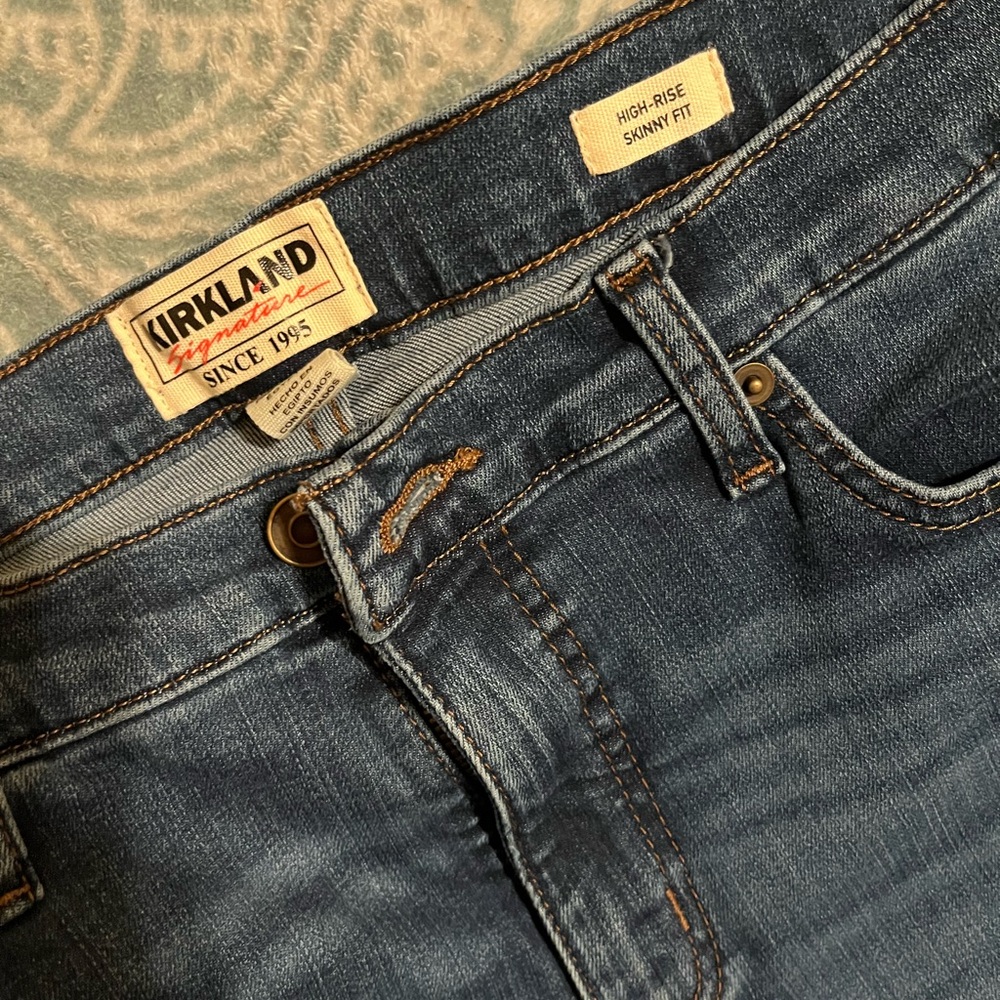 Kirkland Signature Women’s Dark Blue High-Rise Skinny Jeans